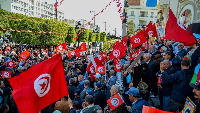 اكتفت بموقف "مع" أو "ضد"..   الطبقة السياسية بلا  مقاربات بديلة ! 